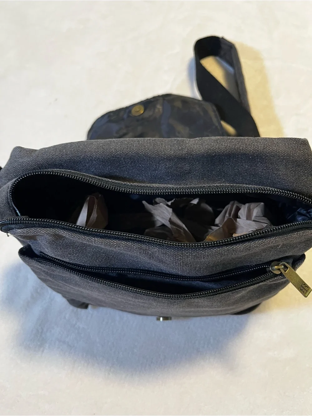 Robin Ruth Washington DC Canvas Crossbody Messenger Bag Black Red Travel Purse